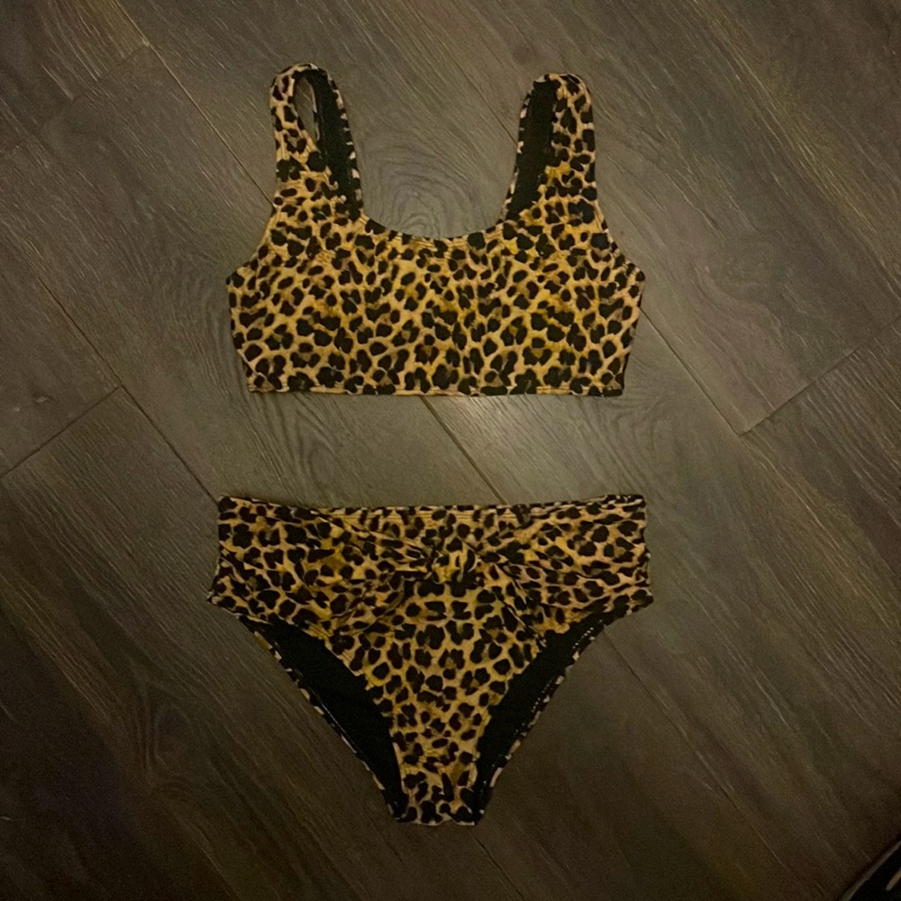 Like new! High waisted leopard print bikini with tie detail bottom. Super cute!!